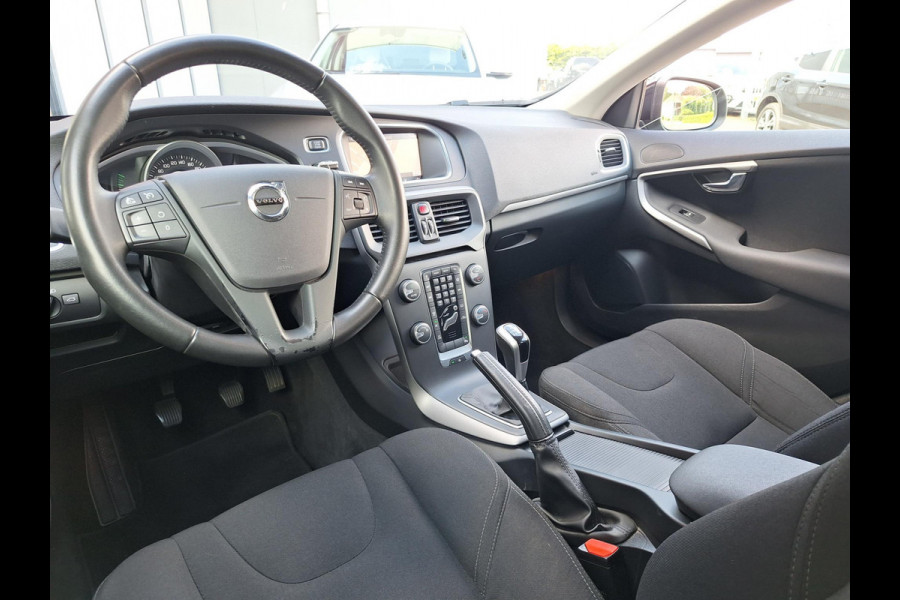Volvo V40 2.0 T2 Momentum | Full LED | Trekhaak 1500kg | Climate | Navi | CC | Zeer mooi! | occasion