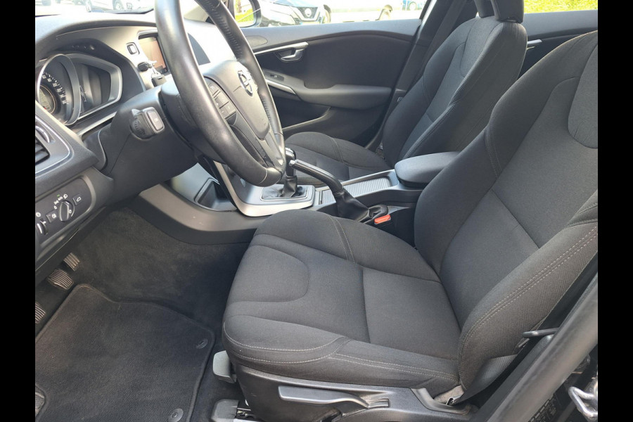 Volvo V40 2.0 T2 Momentum | Full LED | Trekhaak 1500kg | Climate | Navi | CC | Zeer mooi! | occasion