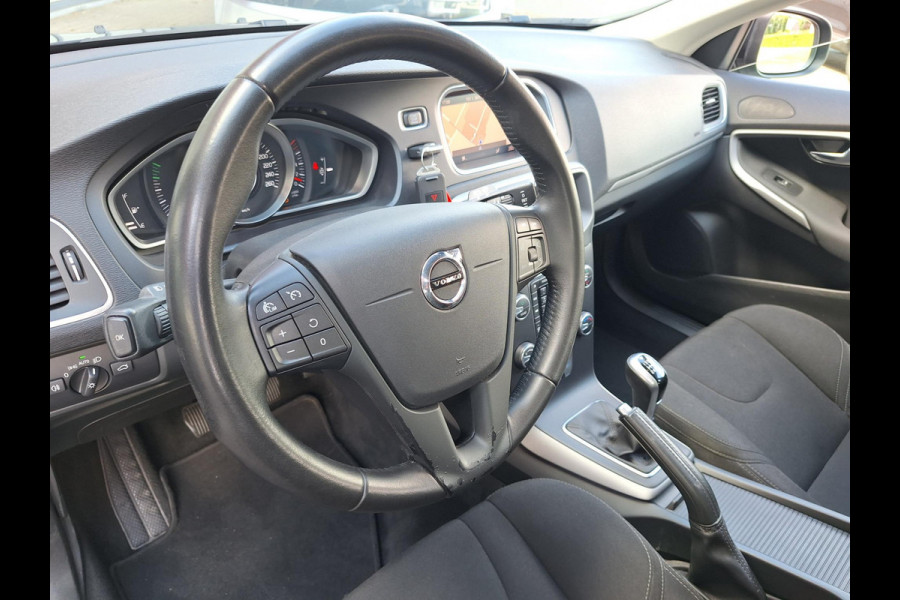 Volvo V40 2.0 T2 Momentum | Full LED | Trekhaak 1500kg | Climate | Navi | CC | Zeer mooi! | occasion