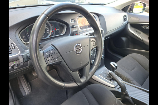 Volvo V40 2.0 T2 Momentum | Full LED | Trekhaak 1500kg | Climate | Navi | CC | Zeer mooi! | occasion