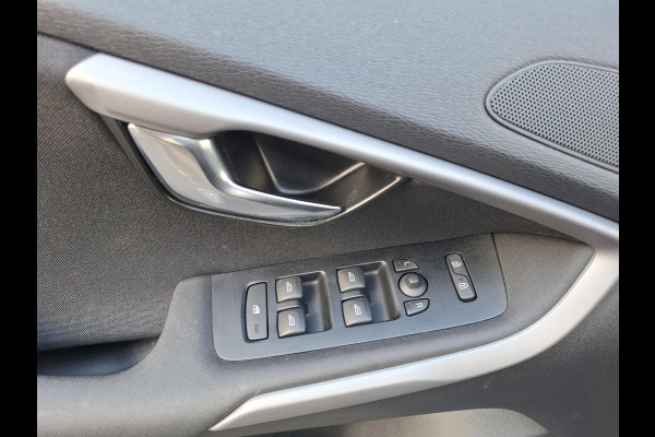 Volvo V40 2.0 T2 Momentum | Full LED | Trekhaak 1500kg | Climate | Navi | CC | Zeer mooi! | occasion