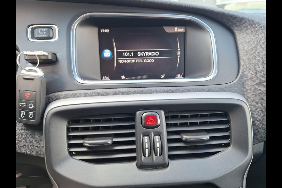 Volvo V40 2.0 T2 Momentum | Full LED | Trekhaak 1500kg | Climate | Navi | CC | Zeer mooi! | occasion