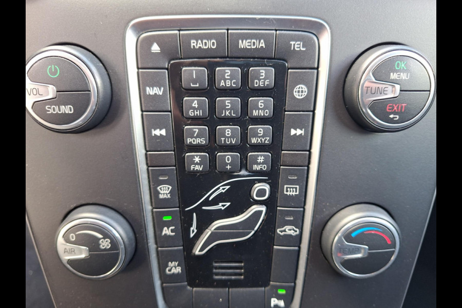 Volvo V40 2.0 T2 Momentum | Full LED | Trekhaak 1500kg | Climate | Navi | CC | Zeer mooi! | occasion