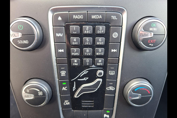 Volvo V40 2.0 T2 Momentum | Full LED | Trekhaak 1500kg | Climate | Navi | CC | Zeer mooi! | occasion