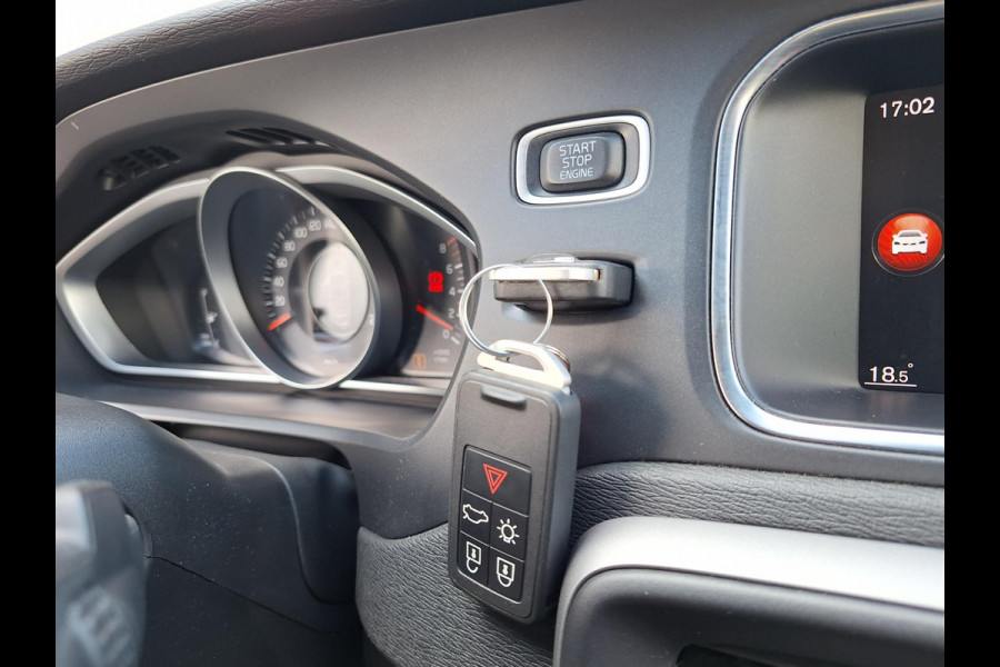 Volvo V40 2.0 T2 Momentum | Full LED | Trekhaak 1500kg | Climate | Navi | CC | Zeer mooi! | occasion