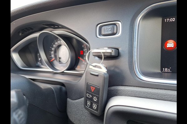 Volvo V40 2.0 T2 Momentum | Full LED | Trekhaak 1500kg | Climate | Navi | CC | Zeer mooi! | occasion