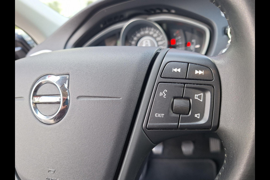 Volvo V40 2.0 T2 Momentum | Full LED | Trekhaak 1500kg | Climate | Navi | CC | Zeer mooi! | occasion