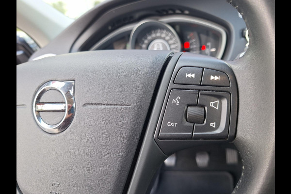 Volvo V40 2.0 T2 Momentum | Full LED | Trekhaak 1500kg | Climate | Navi | CC | Zeer mooi! | occasion