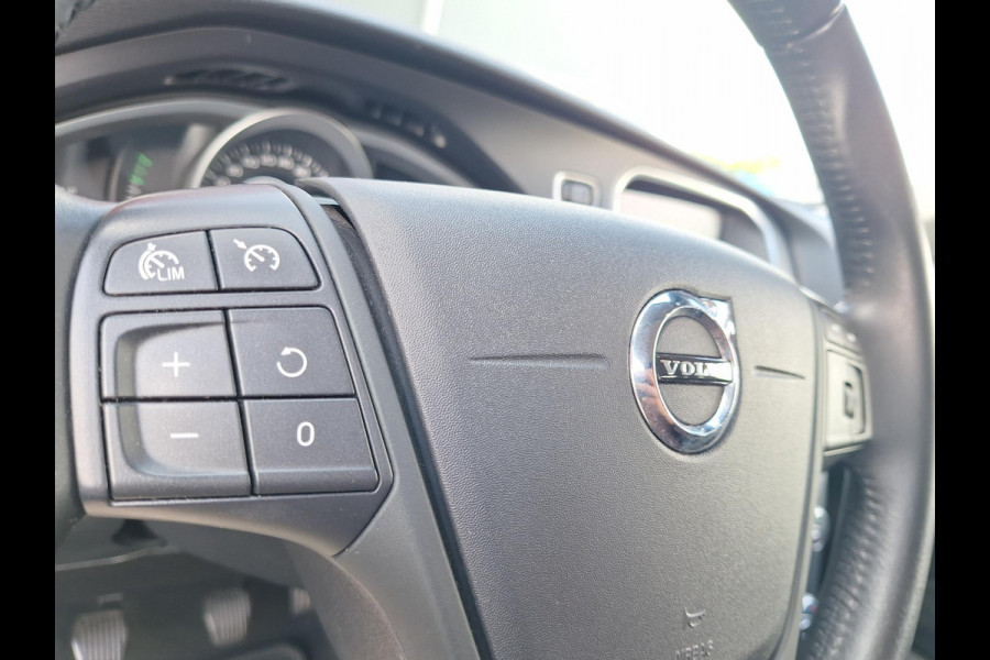 Volvo V40 2.0 T2 Momentum | Full LED | Trekhaak 1500kg | Climate | Navi | CC | Zeer mooi! | occasion