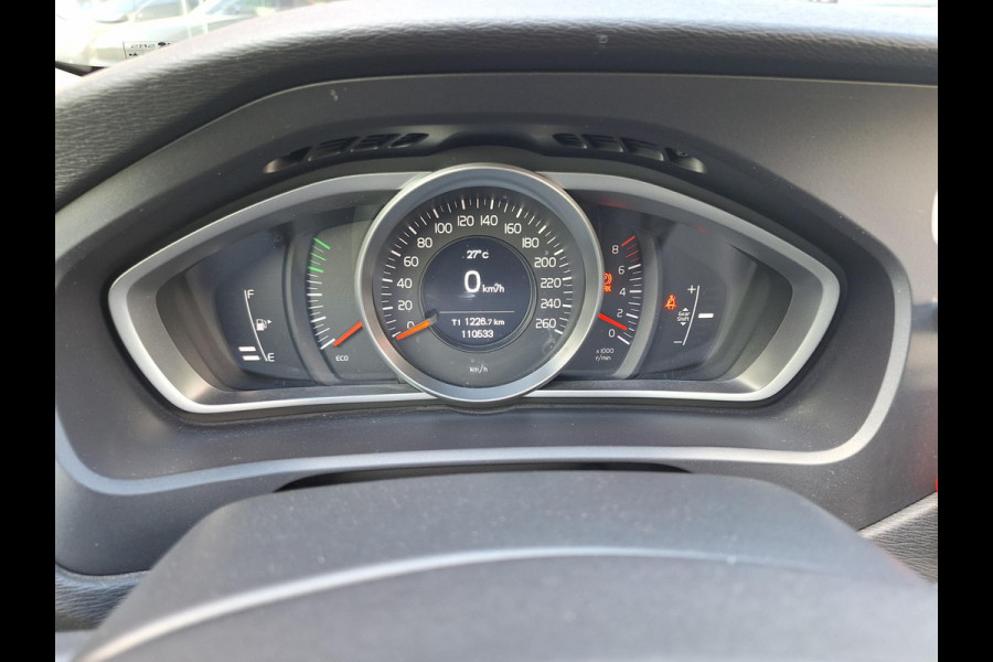 Volvo V40 2.0 T2 Momentum | Full LED | Trekhaak 1500kg | Climate | Navi | CC | Zeer mooi! | occasion
