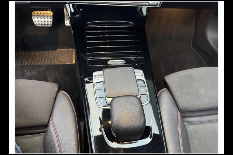 Mercedes-Benz A-Klasse 180 AMG-NIGHT PAKKET/PANO/SFEER/WIDESCREEN/58900KM!