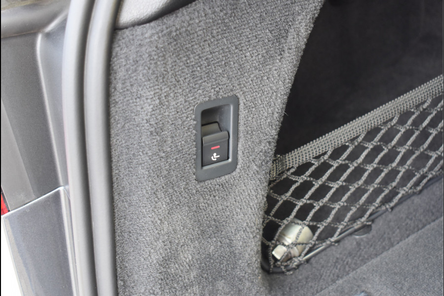 Audi A6 Avant 55 TFSI e Quattro 367 Pk S-Line Competition Navi Matrix Trekhaak 20 Inch