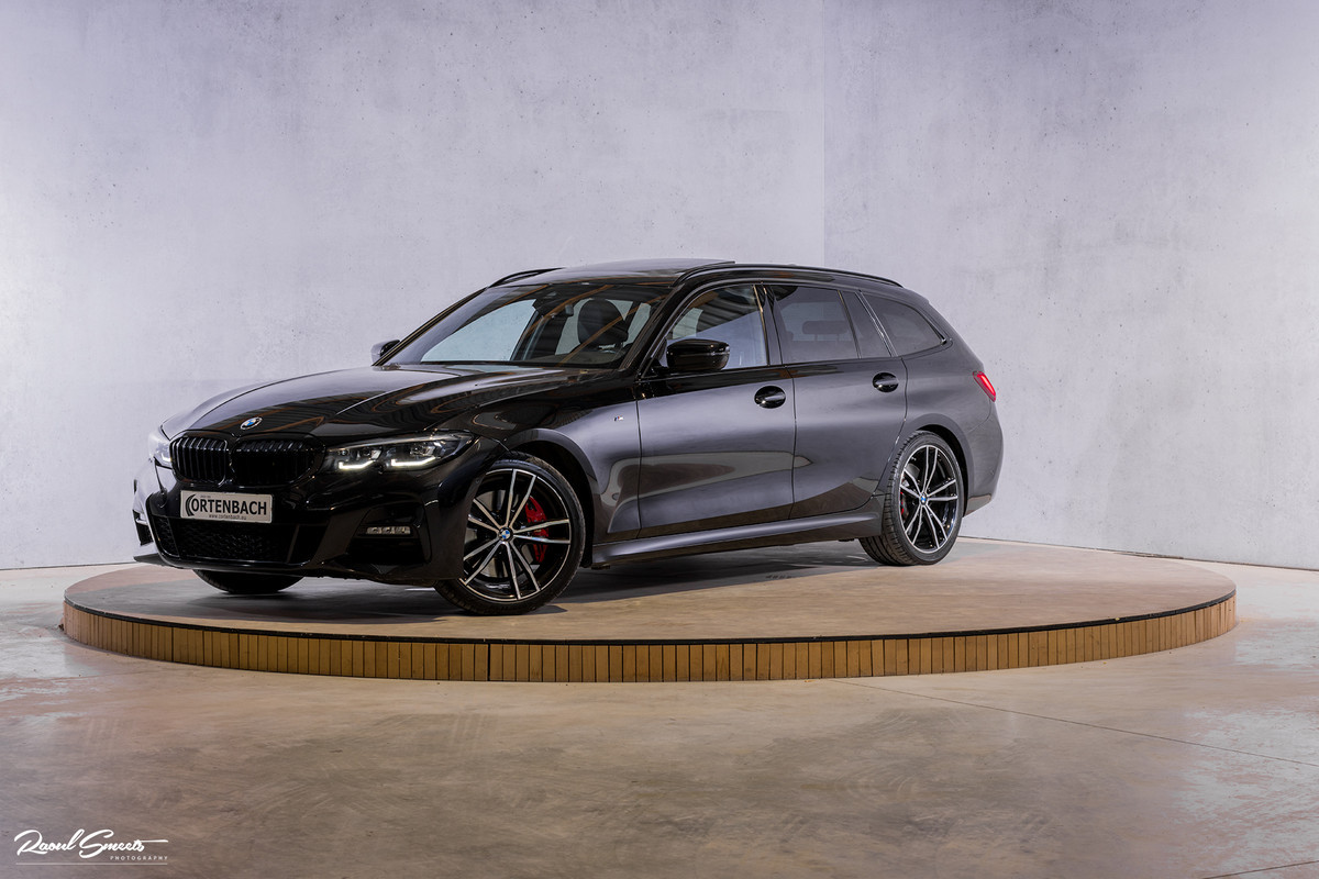 BMW 3 Serie Touring 330i High Executive Edition | M sport Individual | Panorama dak | Cruise Control | Apple carplay | 19 inch | airco separ