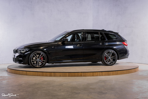 BMW 3 Serie Touring 330i High Executive Edition | M sport Individual | Panorama dak | Cruise Control | Apple carplay | 19 inch | airco separ
