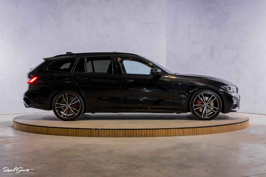 BMW 3 Serie Touring 330i High Executive Edition | M sport Individual | Panorama dak | Cruise Control | Apple carplay | 19 inch | airco separ