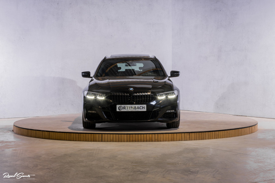 BMW 3 Serie Touring 330i High Executive Edition | M sport Individual | Panorama dak | Cruise Control | Apple carplay | 19 inch | airco separ