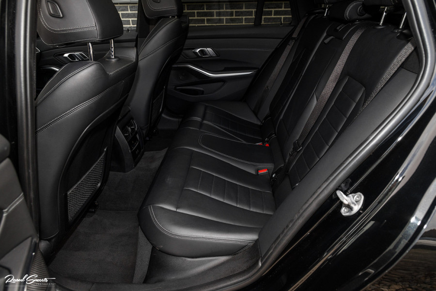 BMW 3 Serie Touring 330i High Executive Edition | M sport Individual | Panorama dak | Cruise Control | Apple carplay | 19 inch | airco separ