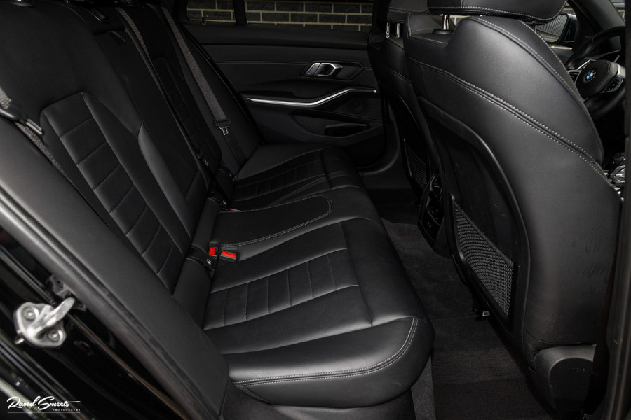 BMW 3 Serie Touring 330i High Executive Edition | M sport Individual | Panorama dak | Cruise Control | Apple carplay | 19 inch | airco separ