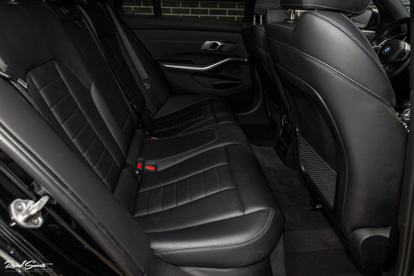 BMW 3 Serie Touring 330i High Executive Edition | M sport Individual | Panorama dak | Cruise Control | Apple carplay | 19 inch | airco separ