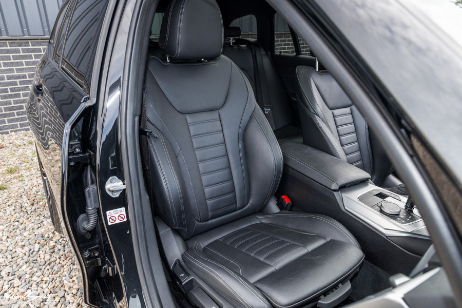 BMW 3 Serie Touring 330i High Executive Edition | M sport Individual | Panorama dak | Cruise Control | Apple carplay | 19 inch | airco separ