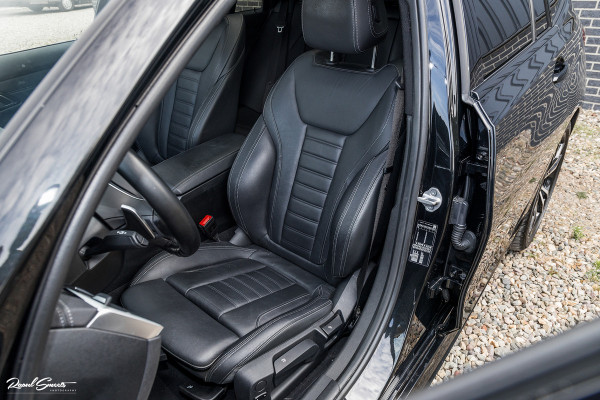 BMW 3 Serie Touring 330i High Executive Edition | M sport Individual | Panorama dak | Cruise Control | Apple carplay | 19 inch | airco separ
