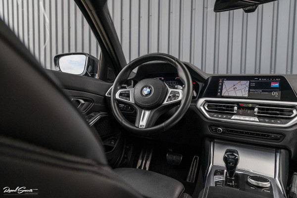 BMW 3 Serie Touring 330i High Executive Edition | M sport Individual | Panorama dak | Cruise Control | Apple carplay | 19 inch | airco separ