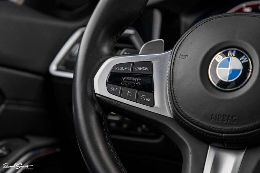 BMW 3 Serie Touring 330i High Executive Edition | M sport Individual | Panorama dak | Cruise Control | Apple carplay | 19 inch | airco separ