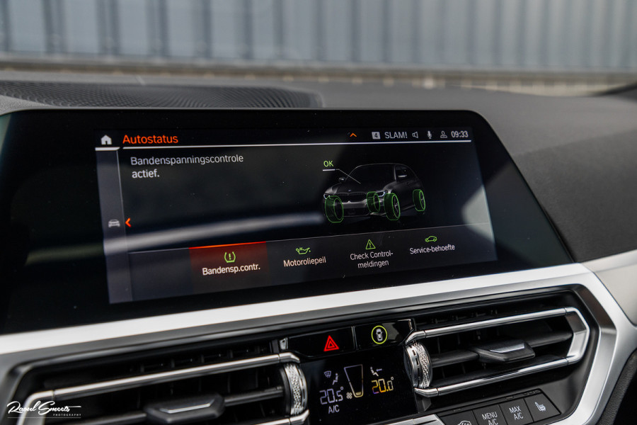 BMW 3 Serie Touring 330i High Executive Edition | M sport Individual | Panorama dak | Cruise Control | Apple carplay | 19 inch | airco separ