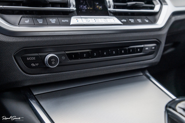 BMW 3 Serie Touring 330i High Executive Edition | M sport Individual | Panorama dak | Cruise Control | Apple carplay | 19 inch | airco separ
