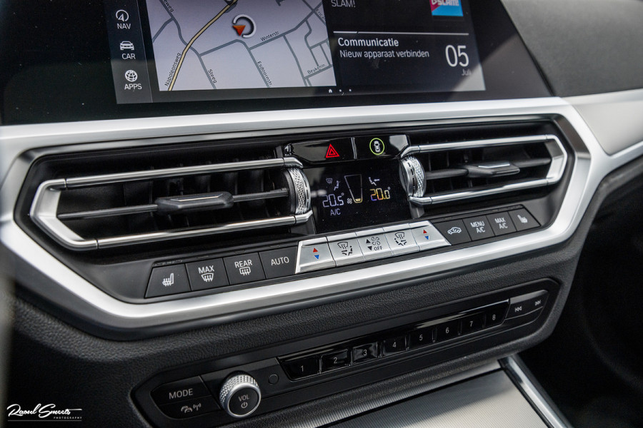 BMW 3 Serie Touring 330i High Executive Edition | M sport Individual | Panorama dak | Cruise Control | Apple carplay | 19 inch | airco separ