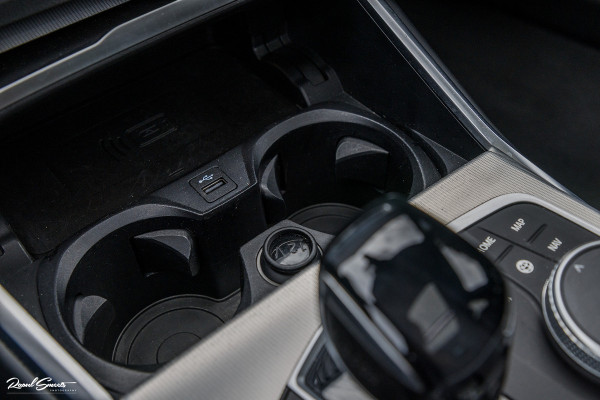 BMW 3 Serie Touring 330i High Executive Edition | M sport Individual | Panorama dak | Cruise Control | Apple carplay | 19 inch | airco separ