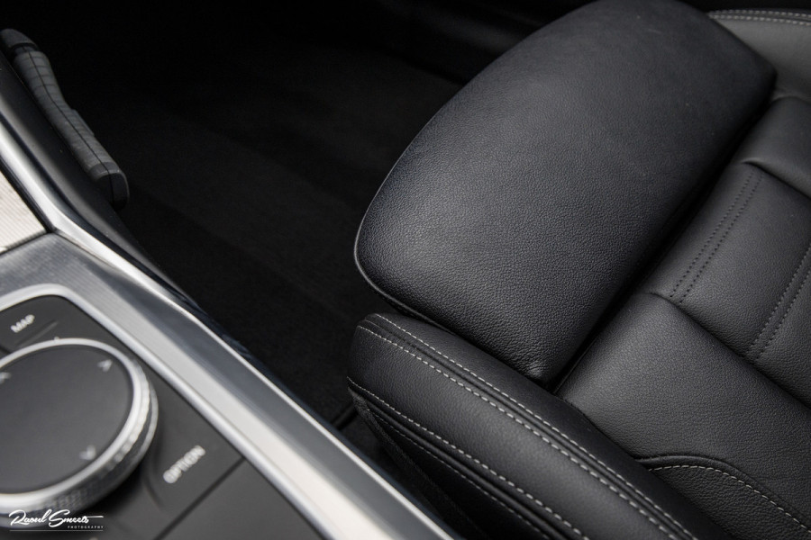BMW 3 Serie Touring 330i High Executive Edition | M sport Individual | Panorama dak | Cruise Control | Apple carplay | 19 inch | airco separ