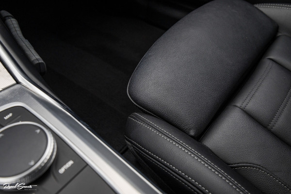 BMW 3 Serie Touring 330i High Executive Edition | M sport Individual | Panorama dak | Cruise Control | Apple carplay | 19 inch | airco separ