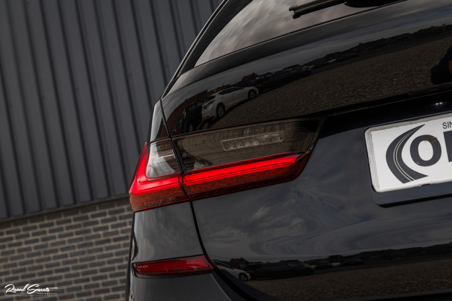 BMW 3 Serie Touring 330i High Executive Edition | M sport Individual | Panorama dak | Cruise Control | Apple carplay | 19 inch | airco separ