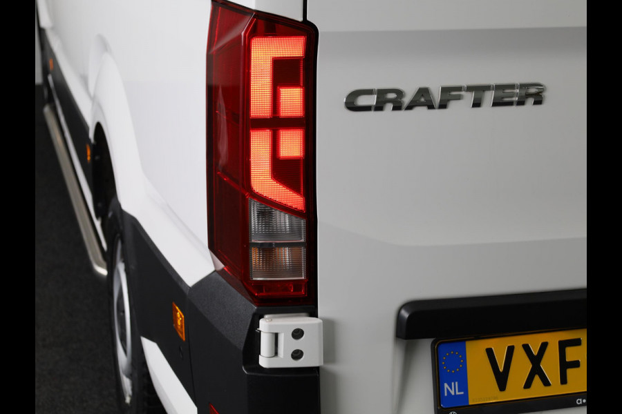 Volkswagen Crafter 35 2.0 TDI L3H3 Highline EURO 6 NAVIGATIE | CAMERA | OPSTAPPLANK | SIDEBARS