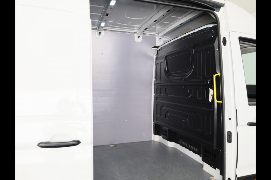 Volkswagen Crafter 35 2.0 TDI L3H3 Highline EURO 6 NAVIGATIE | CAMERA | OPSTAPPLANK | SIDEBARS