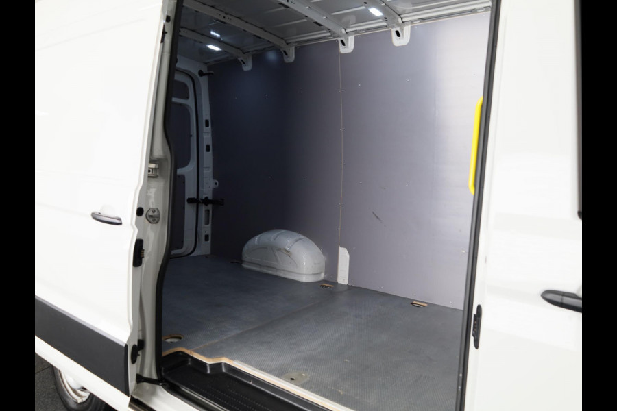 Volkswagen Crafter 35 2.0 TDI L3H3 Highline EURO 6 NAVIGATIE | CAMERA | OPSTAPPLANK | SIDEBARS