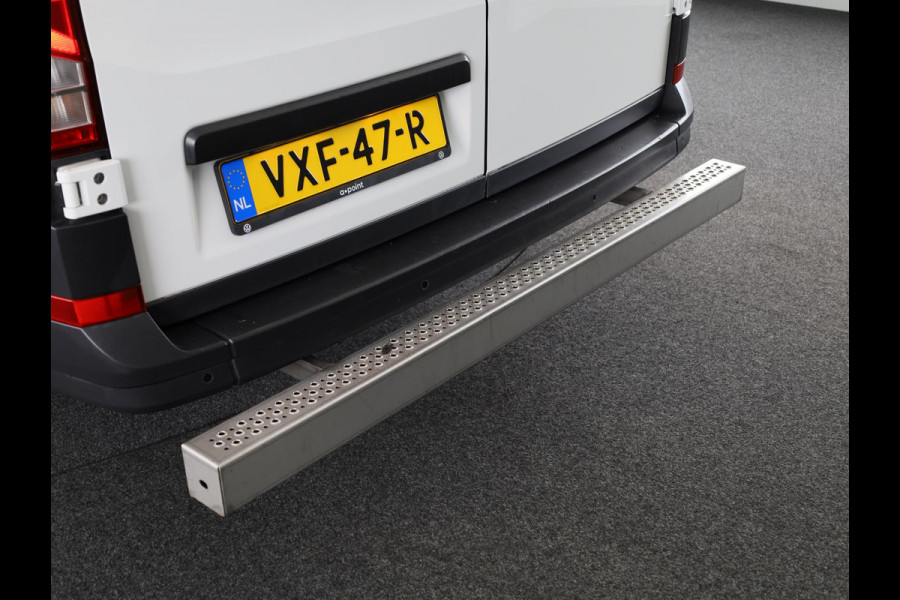Volkswagen Crafter 35 2.0 TDI L3H3 Highline EURO 6 NAVIGATIE | CAMERA | OPSTAPPLANK | SIDEBARS