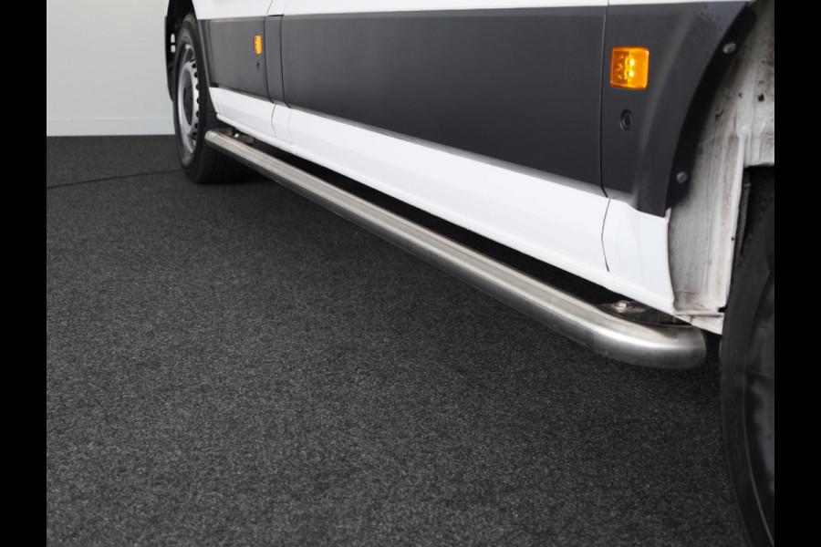 Volkswagen Crafter 35 2.0 TDI L3H3 Highline EURO 6 NAVIGATIE | CAMERA | OPSTAPPLANK | SIDEBARS