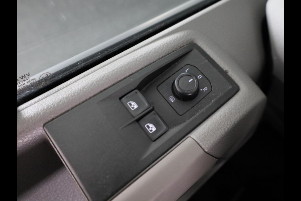 Volkswagen Crafter 35 2.0 TDI L3H3 Highline EURO 6 NAVIGATIE | CAMERA | OPSTAPPLANK | SIDEBARS