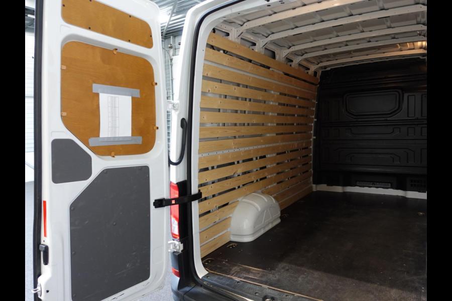 Volkswagen Crafter 102pk L3H3/ L2H2 Highline Volkswagen Crafter 102pk L3H3 Highline Airco Navi Cruise Camera Trekhaak