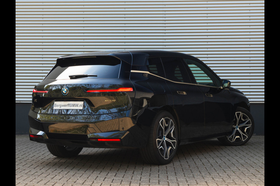 BMW iX xDrive50 - Luchtvering - Integral Active Steering - Driving Ass Prof - Pano
