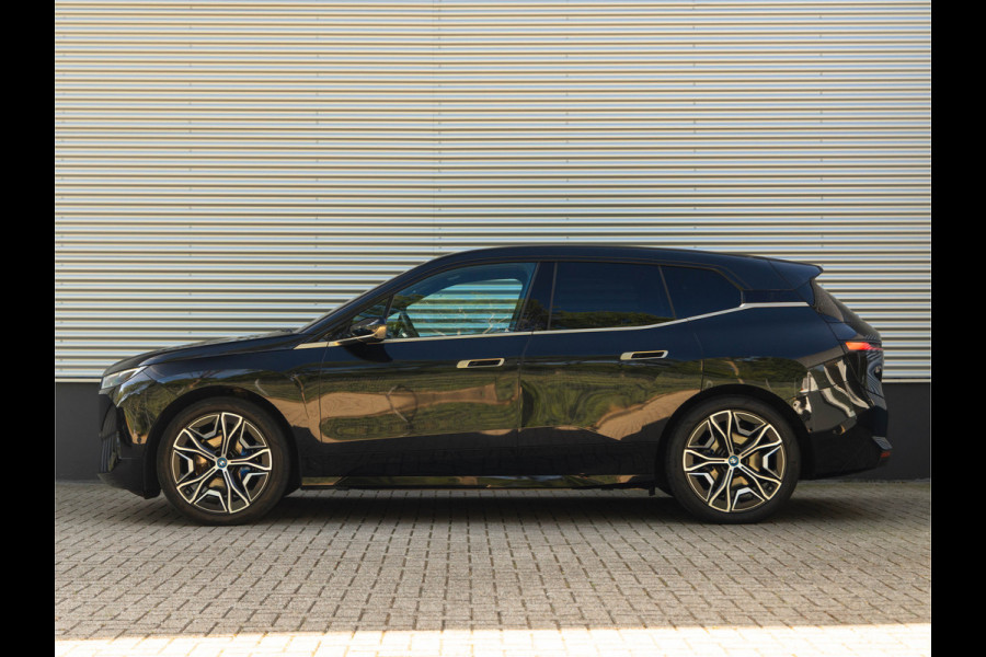 BMW iX xDrive50 - Luchtvering - Integral Active Steering - Driving Ass Prof - Pano