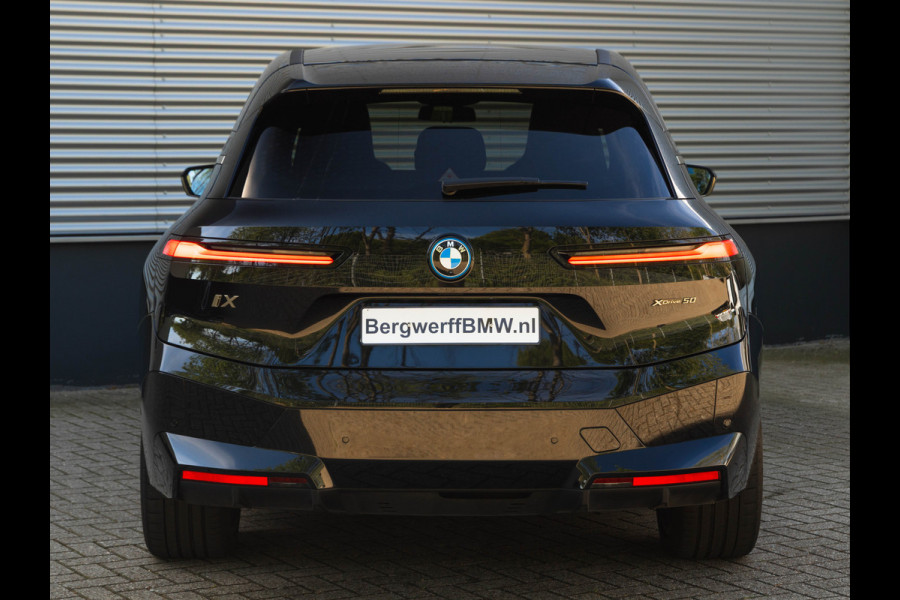 BMW iX xDrive50 - Luchtvering - Integral Active Steering - Driving Ass Prof - Pano