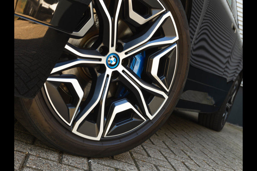 BMW iX xDrive50 - Luchtvering - Integral Active Steering - Driving Ass Prof - Pano