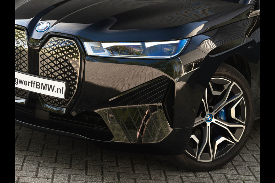BMW iX xDrive50 - Luchtvering - Integral Active Steering - Driving Ass Prof - Pano