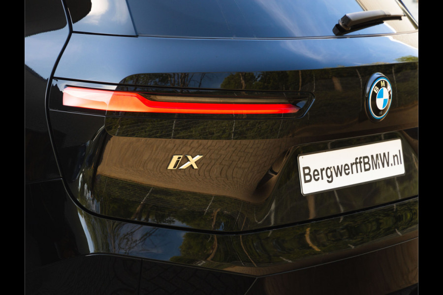 BMW iX xDrive50 - Luchtvering - Integral Active Steering - Driving Ass Prof - Pano
