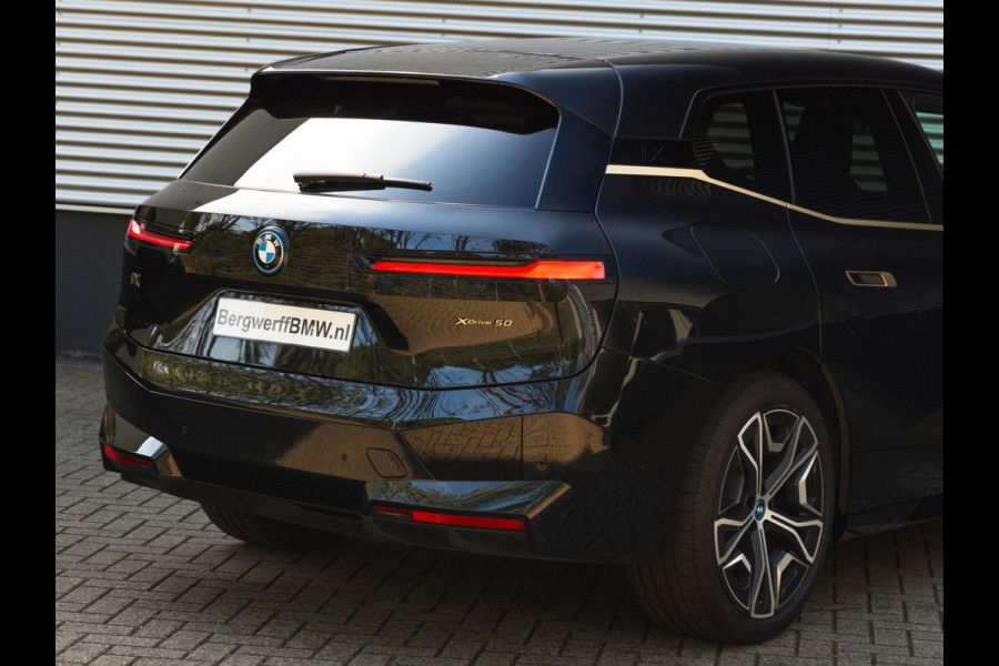 BMW iX xDrive50 - Luchtvering - Integral Active Steering - Driving Ass Prof - Pano