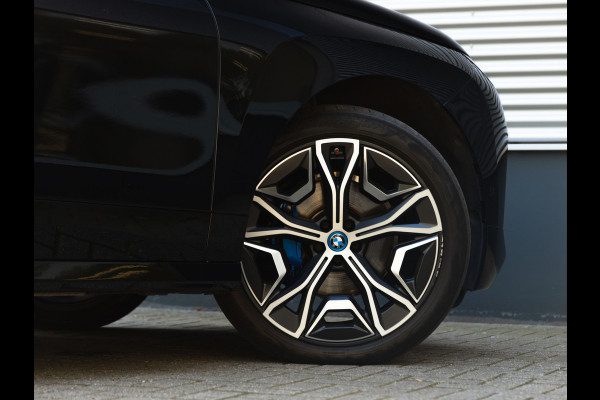 BMW iX xDrive50 - Luchtvering - Integral Active Steering - Driving Ass Prof - Pano