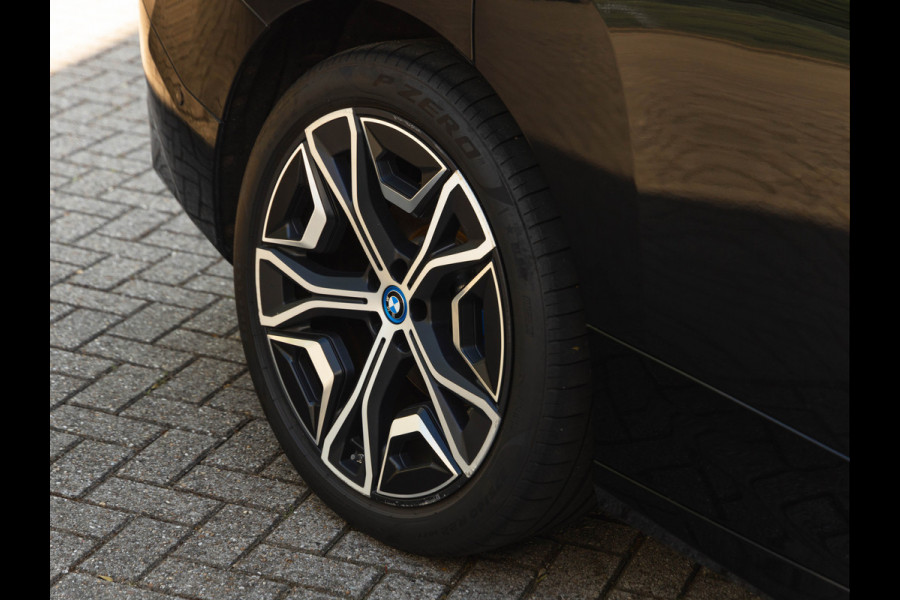 BMW iX xDrive50 - Luchtvering - Integral Active Steering - Driving Ass Prof - Pano